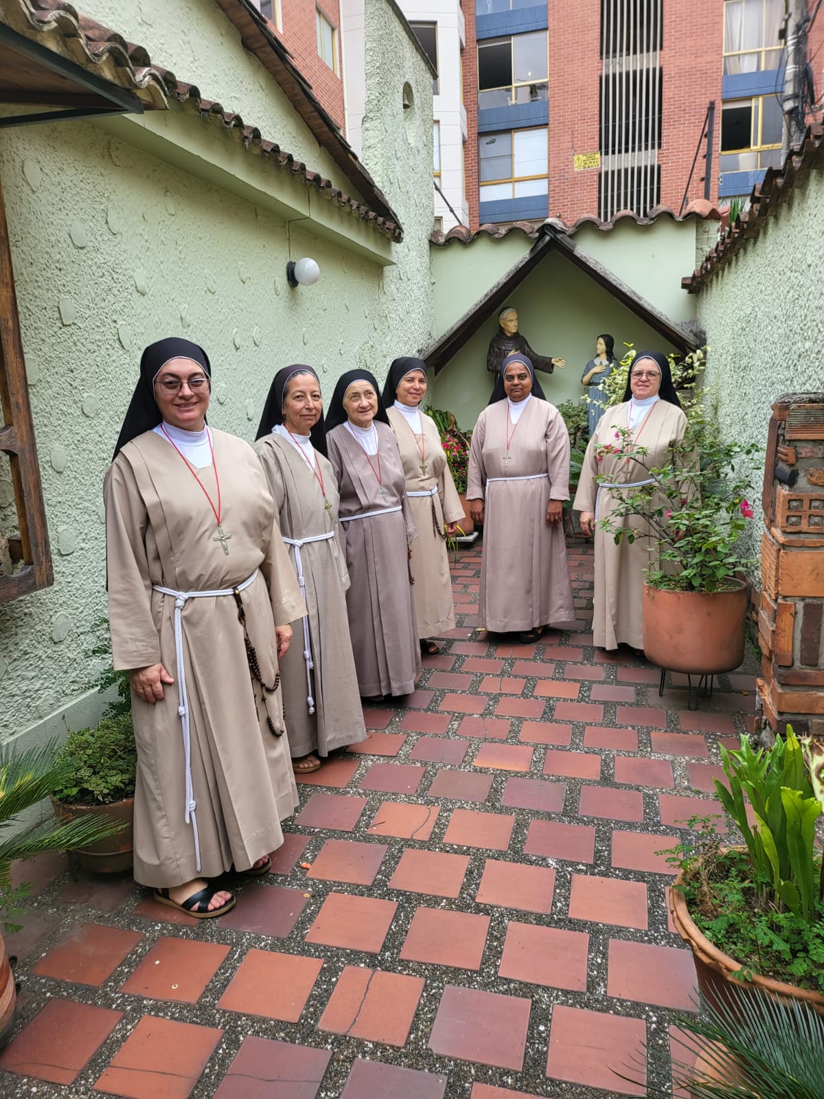 Hermanas Franciscanas reunidas en comunidad